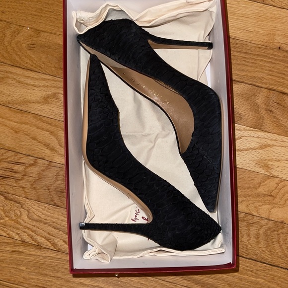 Salvatore Ferragamo Susi 100 Black Heels - Picture 5 of 6